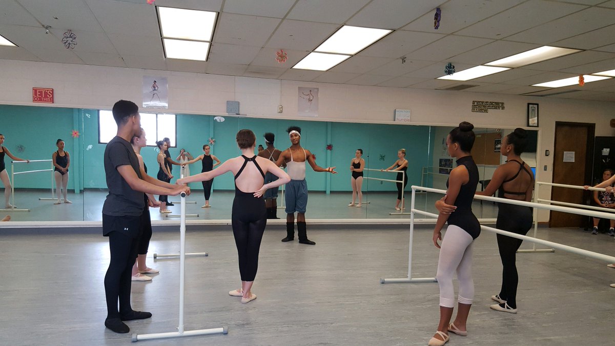 <a href="/FernandoMontan0/">FernandoMontan0</a> explains to our #dancers that the audience has come to see you - "open your beauty to them"

<a href="/ndeo/">Narendra Kumar Dev</a> @msdefinearts <a href="/AACPS_CI/">AACPS C&I</a>
