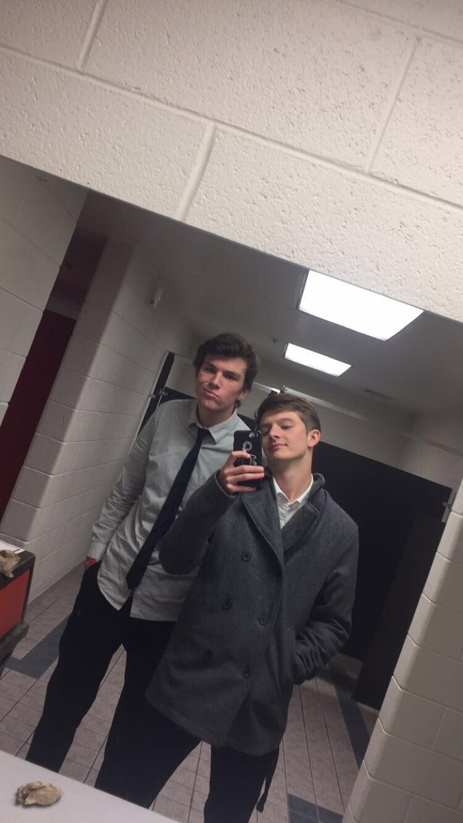 Rjcinzori's tweet photo. Happy Birthday Teo😈‼️ Our science class will never be forgotten #SpartanDawgs https://t.co/UXqF4iMuar