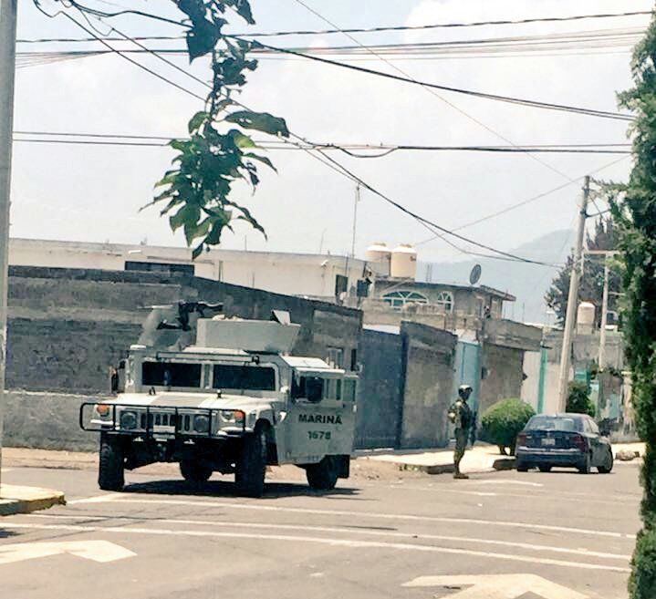 CarlosTejedaA's tweet photo. Elementos d SEMAR abaten a Jesús P. alías "El Ojos" líder del cártel de Tláhuac. MAM dice q no hay carteles en #CDMX https://t.co/i6uGb6PIgo