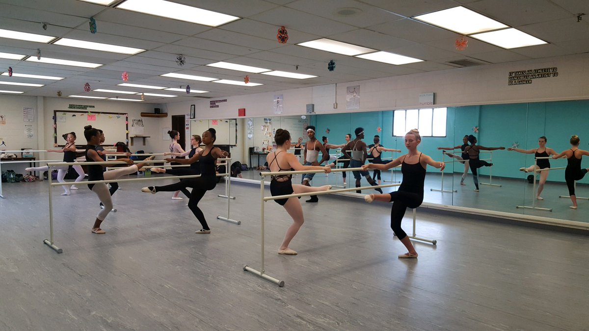<a href="/FernandoMontan0/">FernandoMontan0</a> of <a href="/TheRoyalBallet/">The Royal Ballet</a>/<a href="/TheRoyalOpera/">The Royal Opera</a> came by to assist as we develop our #dance students during SDI!
@msdefinearts
#amazing