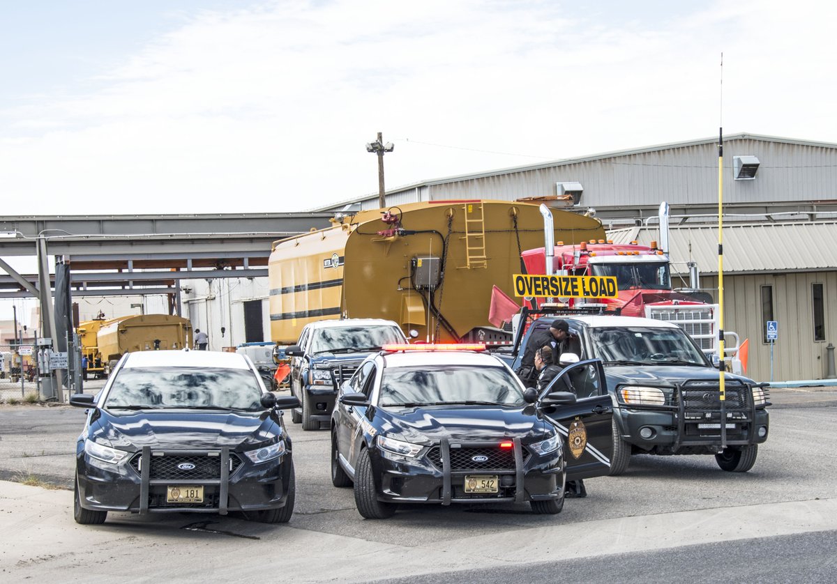 MegaCorpWW's tweet photo. Look what left today! BIG Mega 30,000 gallon water tank on #CAT785C along with #NMStatePolice escort #bmk_kz #CaterpillarInc #BMGS #mining https://t.co/9e9jSs2bB4