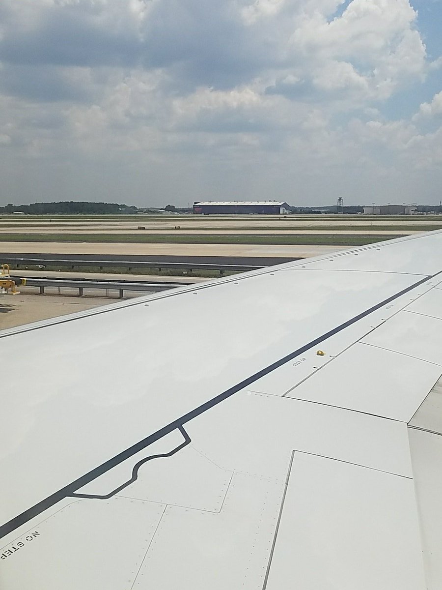 FrancesKParrish's tweet photo. Here we go! Love having the window seat. Headed to the #scleroderma conference. #seeyouinthedesert https://t.co/6PQo8THr8D