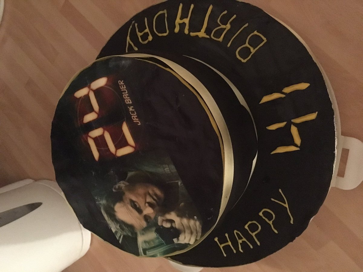 LornaWingfield's tweet photo. @Keif_Sutherland my bf a big fan of yours his he birthday cake I made https://t.co/CB470BOzBs