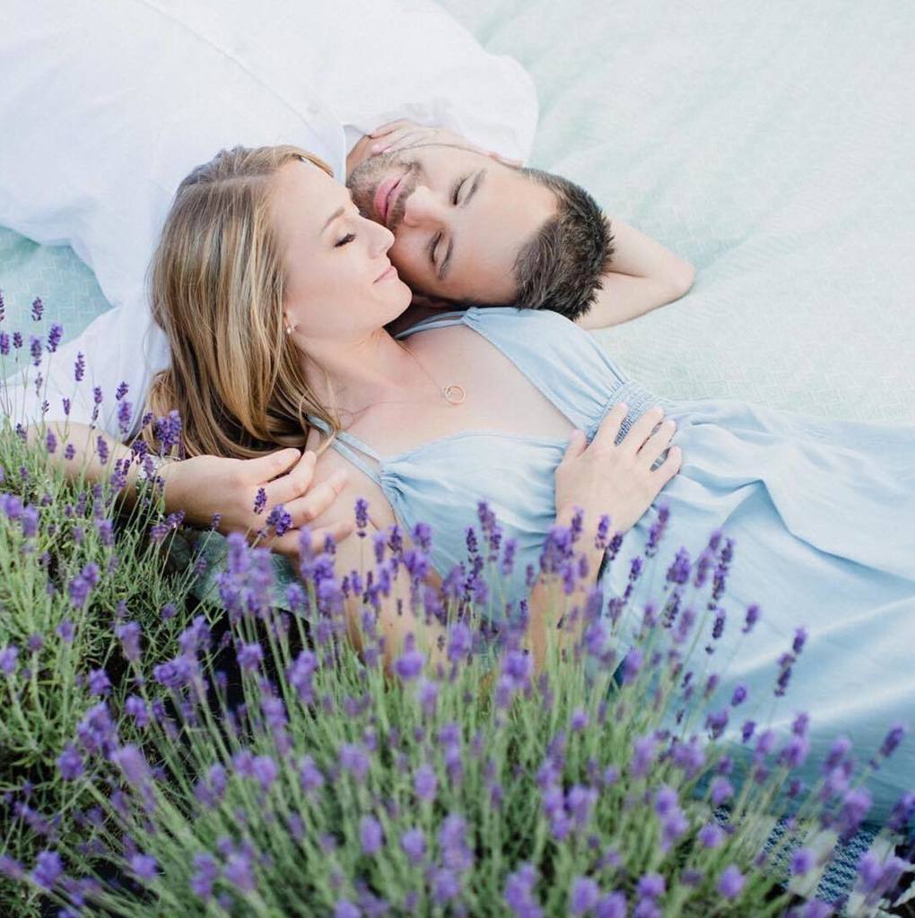 The most lovely lavender embrace! ✨ Moment captured adorably  by <a href="/jennkavs/">Jenn Kavanagh</a> 💐
.
.
.
#WeddingBlog #WeddingVendor #In… ift.tt/2uf3Mfj