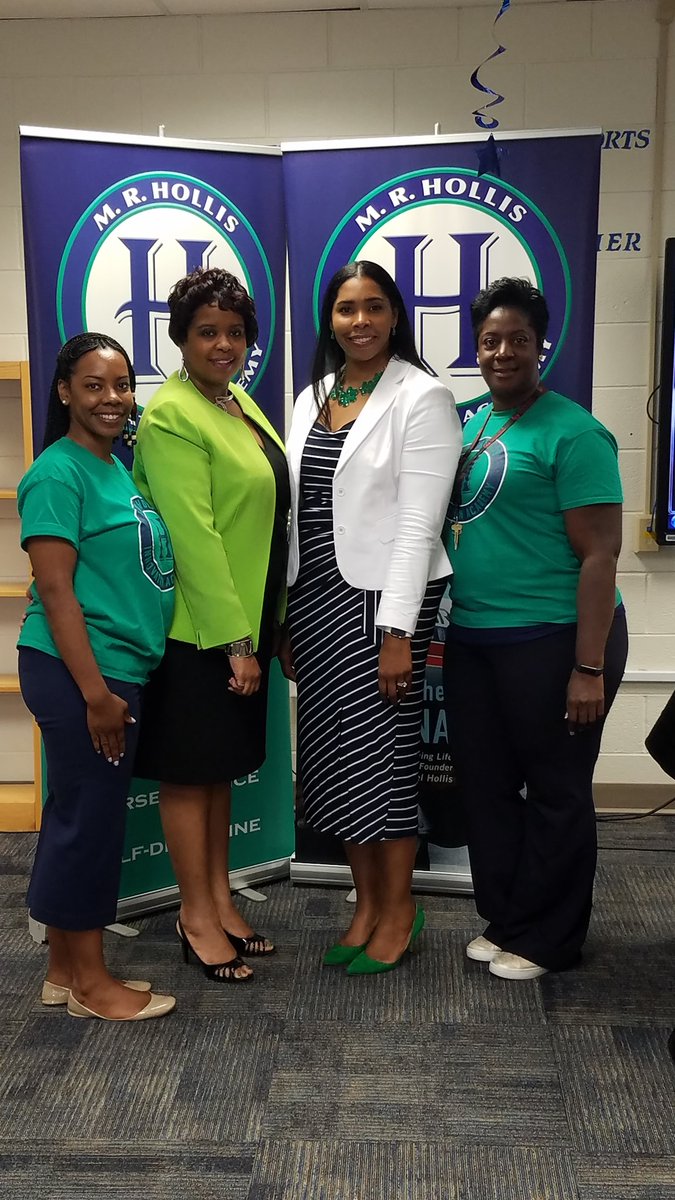 mrsjones2142's tweet photo. Wonderful day of celebration with our @APSHollisCrew Admin Team! @djoywoods @DrDMJack @SherylSpikes https://t.co/VGReonPepk