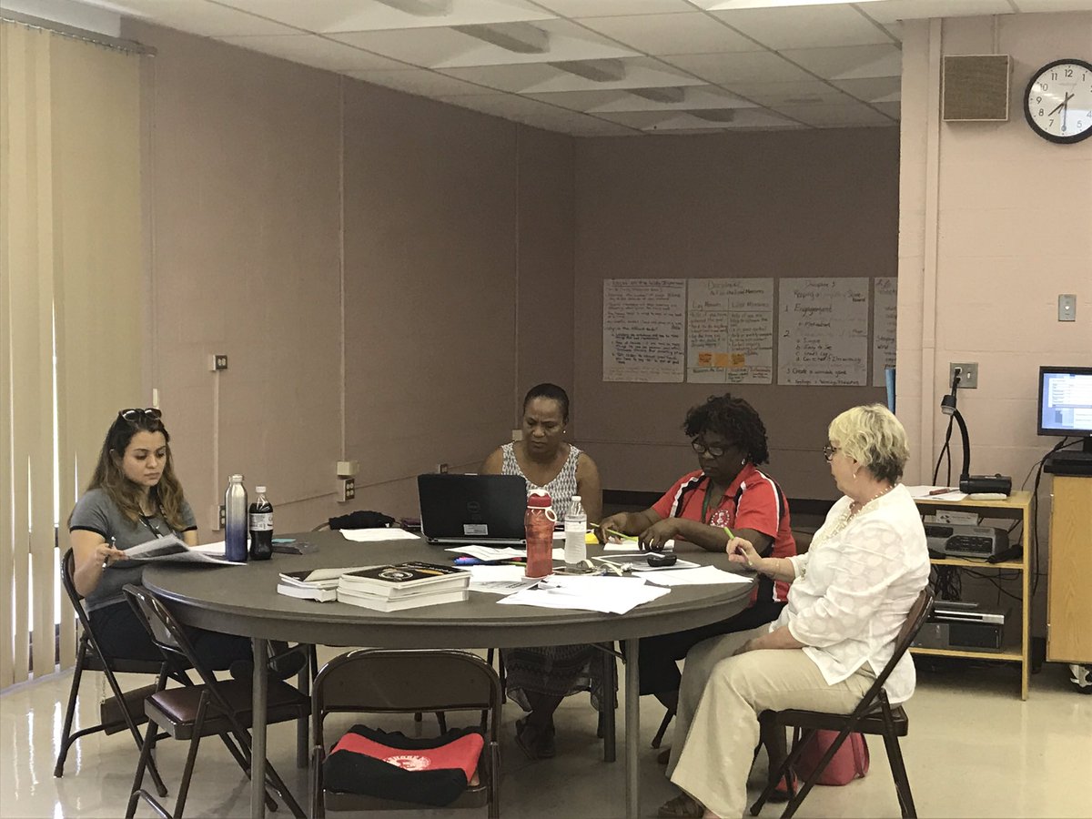 hansje320's tweet photo. #ELL Literacy Planning with Kelley Houghton in the Glades https://t.co/Iw5ZWYp0Gf