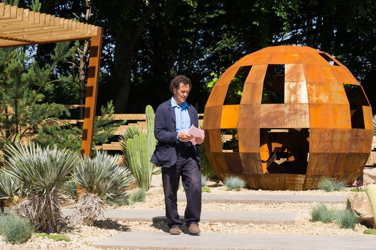 TimHowellX's tweet image. Five minutes until you can watch @TheMontyDon in the dystopian future of #2101 on @warnesmcgarr garden on @GWandShows coverage of #RHSTatton