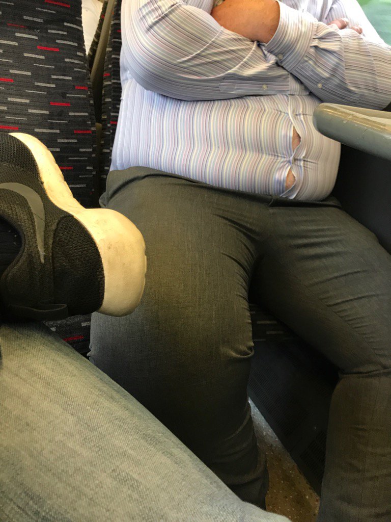 Rattyroo123's tweet photo. When your sitting on the train shitting yourself in case the buttons opposite explode and take your eye out 😂😂 #duck https://t.co/G0Cugov8Mt