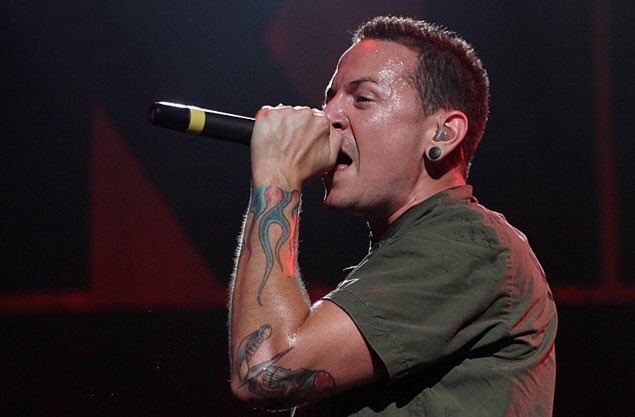 strawhatt0bi's tweet photo. Linkin Park was one of the first bands I got into as a kid, and have always loved, Rest In Power, Chester. #LinkinPark https://t.co/2KGw7fvonc