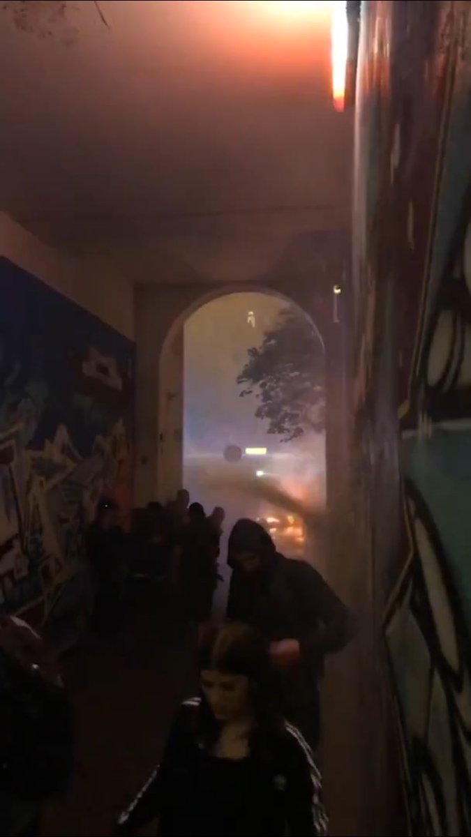 Bimon's tweet photo. Terror, Tourismus &amp; Tränengas: #InstaKram 3 - Welcome to Hell! https://t.co/A5C7MilpEP https://t.co/daKSMP6bLo