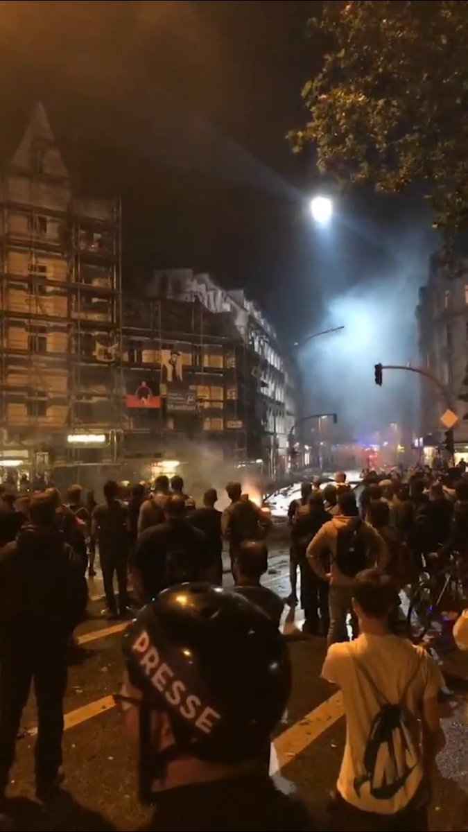Bimon's tweet photo. Terror, Tourismus &amp; Tränengas: #InstaKram 3 - Welcome to Hell! https://t.co/A5C7MilpEP https://t.co/daKSMP6bLo