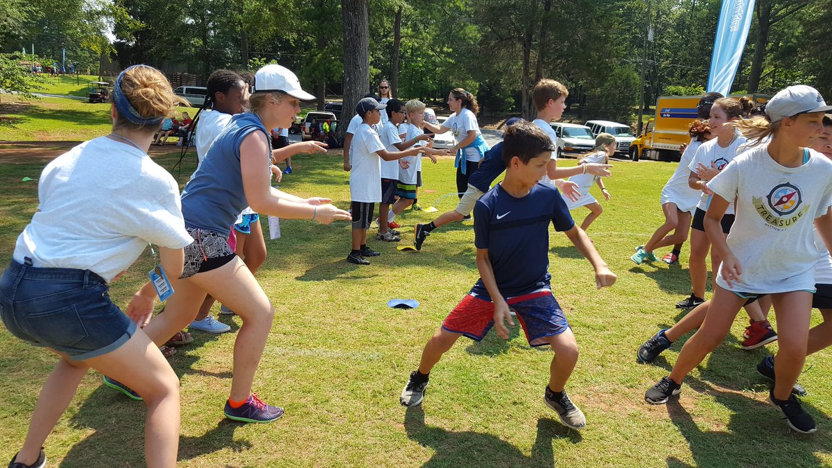 mastadroo's tweet photo. Run, #CooperMay, run! @studentlifekids #56Camp @roswellstreetbc #redrumble https://t.co/62BDeRdkwj
