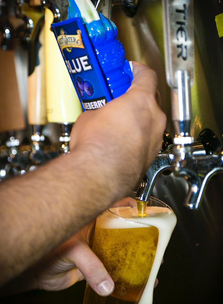 GrowlColumbus's tweet photo. Ugh, 88, feels like 93; another Cbus #summerbeer day. Today's offering: Sweetwater Blue, a light-bodied ale w/a hint of fresh blueberries! https://t.co/N4wIAVPmmW