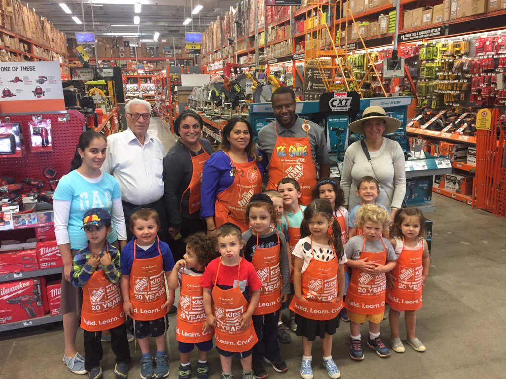 ruthintheblubox's tweet photo. #futureHDassociates #community @HDSiobhanHarden @HomeDepot1061 @AMCTHD https://t.co/D3Kl39QeOJ