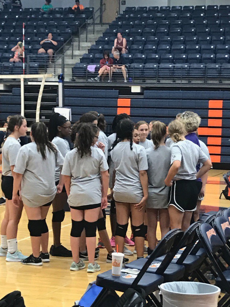 OakdaleGbb's tweet photo. Oakdale girls getting ready to play Volleyball! https://t.co/KVlTevekdW