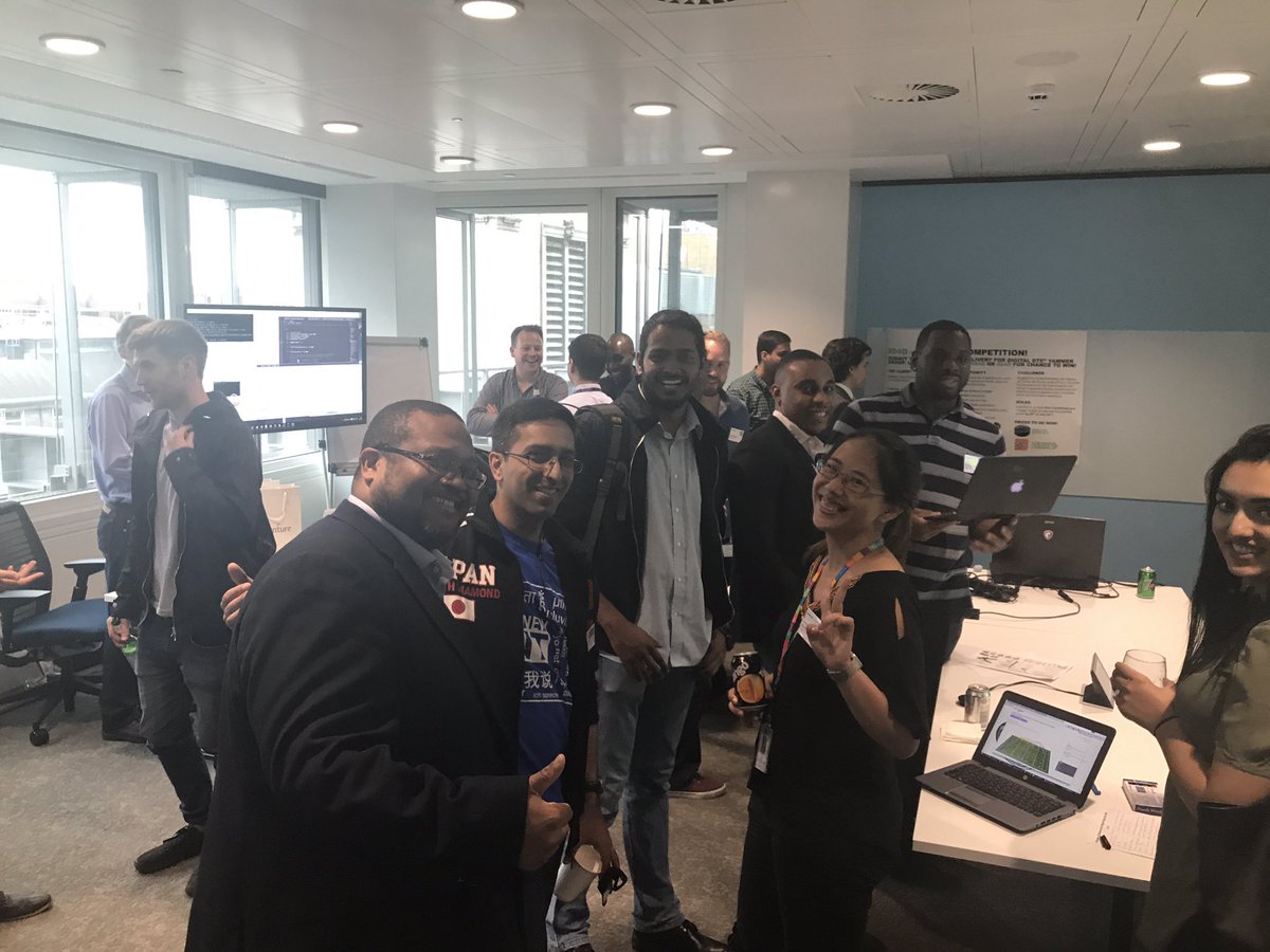 ZahraS_B's tweet photo. The Digital Technology team wooing the Tech Analysts #joy #loveyourjob #amazingtechcareers @AccentureTechUK @Accenture https://t.co/zQxPCTomTX