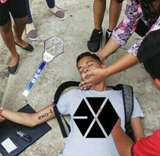 Milena_ARMY7's tweet photo. Когда уже переслушал весь альбом EXO 9287271 раз:
#EXO #TheWarEXO #KoKoBop https://t.co/HrXPh0lXDf