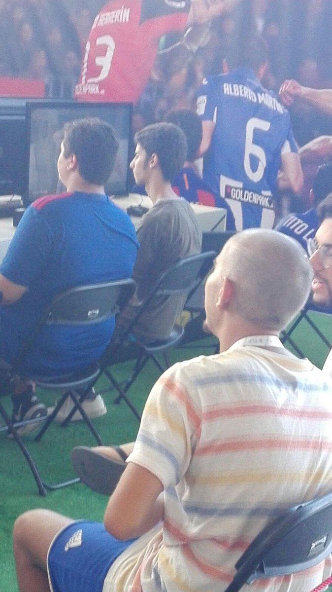 JayKan_Smite's tweet photo. @Perilla12_ qué haces en la tlp de Tenerife cositi? #Cuello12 https://t.co/nQuMdg1j6n