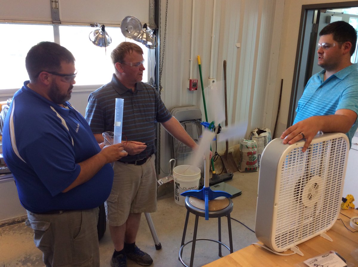 meyermar51's tweet photo. Which combination of gears and blades will produce the most power? High level problem @ATUCASE17 @case4learning @ATUAgri @drrbowen #APTNerds https://t.co/VU82m2EOjf