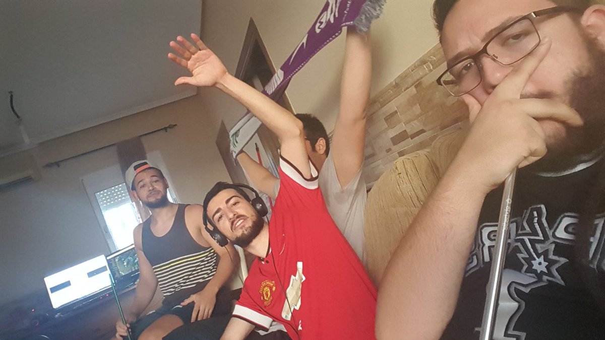 UltrasDwD's tweet photo. Los casters #ForzaDraco https://t.co/IE46wVUrxs