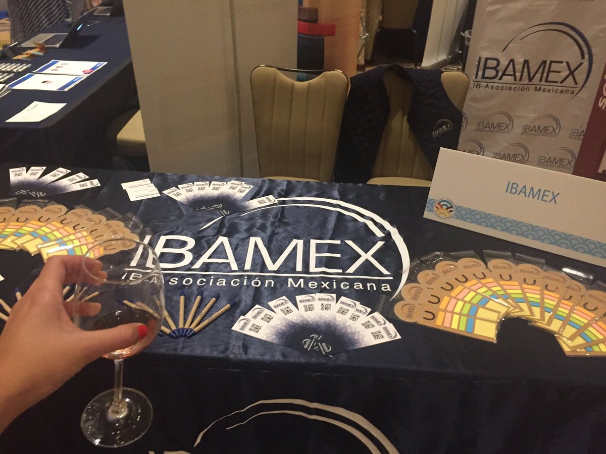 natieso's tweet photo. Brindando con iBAMEX #IBORL2017 - https://t.co/QZs3wVahfs https://t.co/Wc4Nlp9cUy