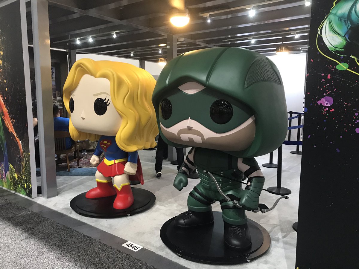 TheGeeklyPlanet's tweet photo. Are you at #SDCC? Shoot us your favorite shots from the show floor! https://t.co/vfKRCC6BrA