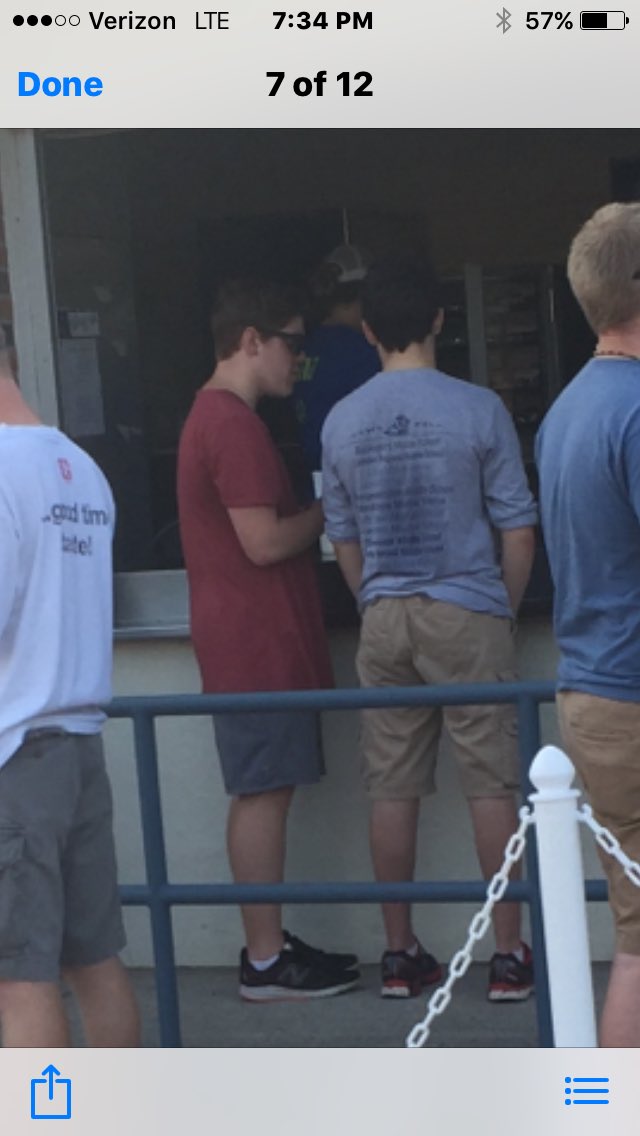 carterbritt_'s tweet photo. @shanedawson @mytoecold I found your twins!!! And Shane is at the food stand! Normal! https://t.co/rhQIa5Kjqj