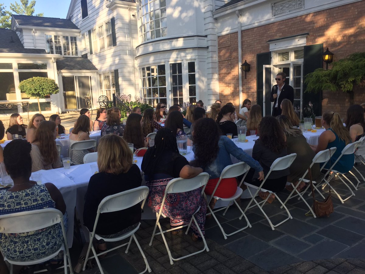 KetteringU's tweet photo. Question for @KetteringPres @ LITE BBQ - favorite @starwars movie? Answer: "The Empire Strikes Back ... but I'm more of a @StarTrek person." https://t.co/vStui8Grqq