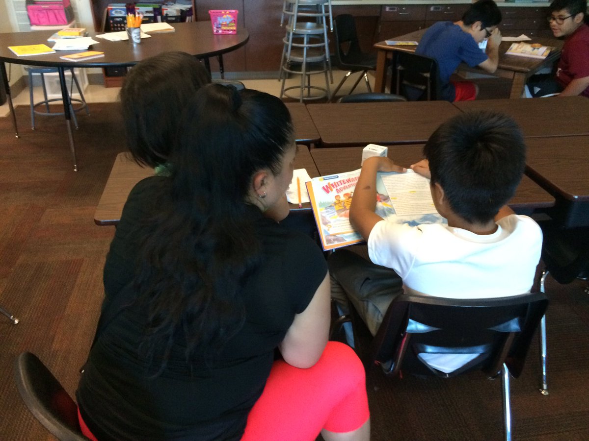 MrsCarter_SMSD's tweet photo. Excited parents + hard-working students = one happy teacher👩🏽‍🏫&amp; some amazing enagagement, collaboration, &amp; reading w/ families! #ELLStepUp https://t.co/5frUCw6VHK