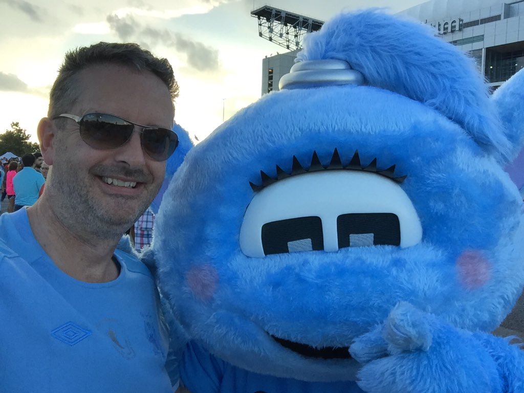 pfaulkn's tweet photo. Moonbeam time.  Pregame https://t.co/PW1pde41wX