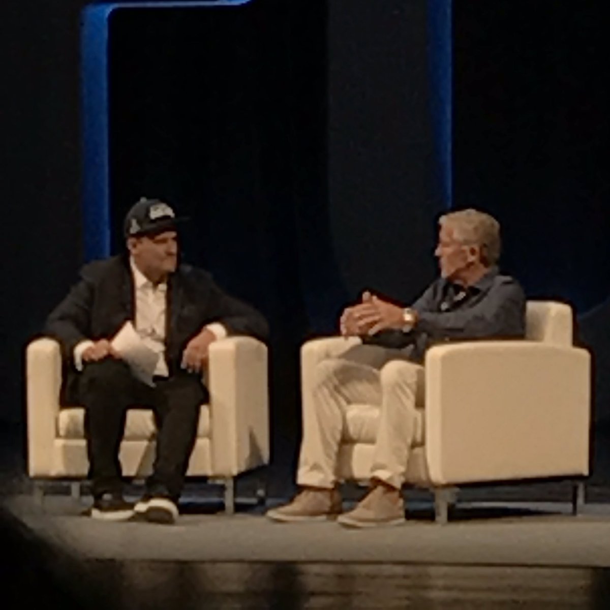 lucyrogers's tweet photo. Front row seats to hearing Pete Carroll speak @tune #postBack2017 @Seahawks https://t.co/O4HGFgNoKD