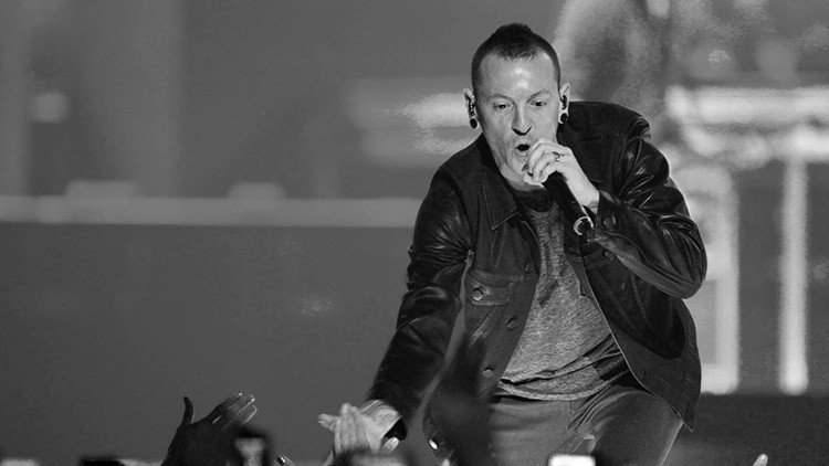 Linkin Park: il cantante Chester Bennington è morto suicida