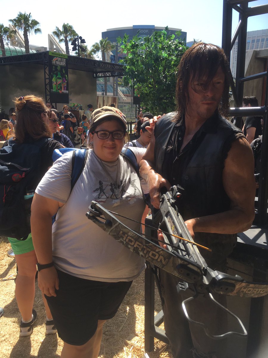 surferkay's tweet photo. #FearTWDSweeps https://t.co/H4cMXUWkl9