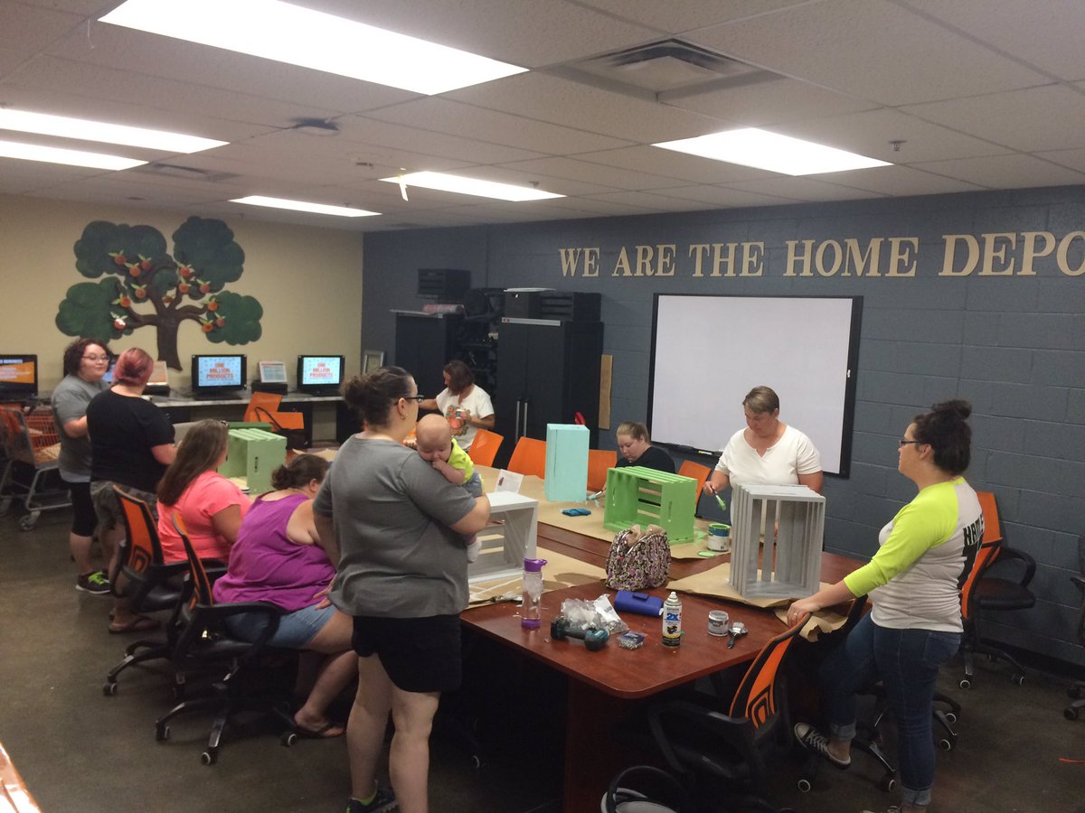 dmb324's tweet photo. DIH Workshop was lots of fun! Great turnout and even a future associate! #hdbaby #DIHworkshop https://t.co/a7uuVzOKV0