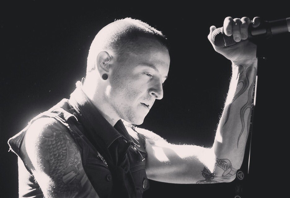 Phil_vom_Char's tweet photo. Selten haben mich Eilmeldungen innerlich so zerstört wie heute. Auch wenn man sich nie kannte: Danke für so vieles, Chester. #linkinpark https://t.co/utPajKtJ6Z
