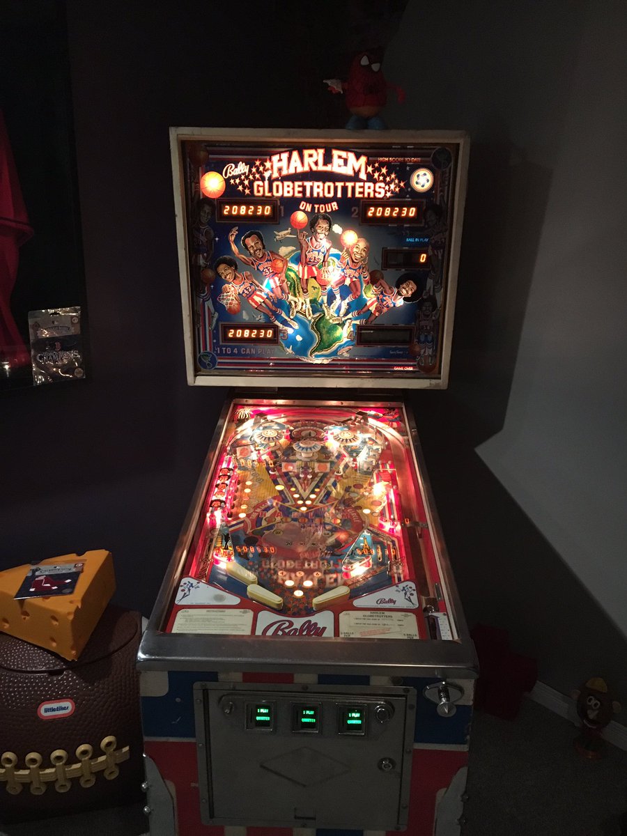 Kundun66's tweet photo. Oh yaaaaa....the #pinballmachine is fixed & home and the #mancave is complete #Globetrotters #globbies #Ballys #1979 https://t.co/PVVsEoYbua