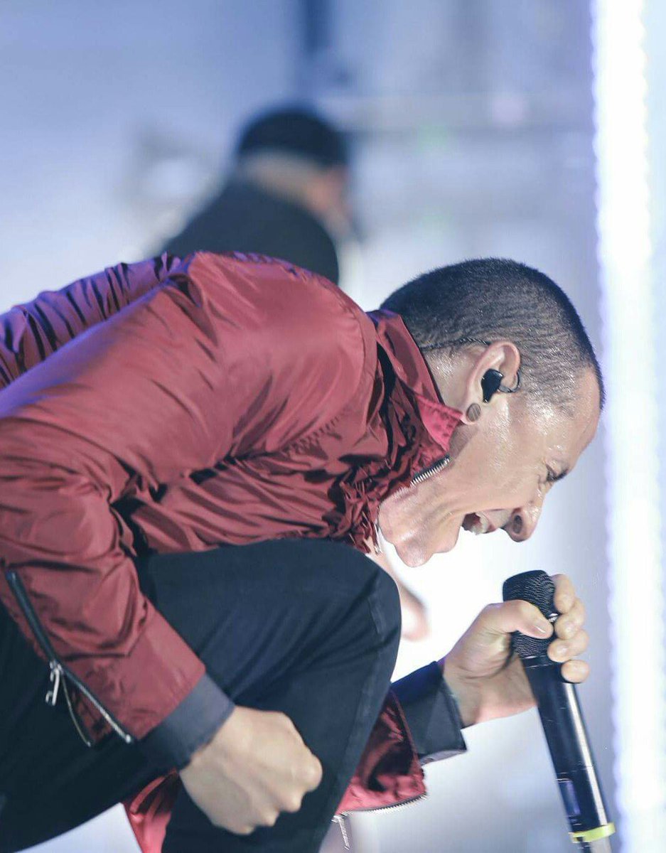 Gracias por hacernos crecer con tu musica, lamentable perdida, descansa en paz gran artista <a href="/ChesterBe/">Chester Bennington</a> 😔🙏🔝