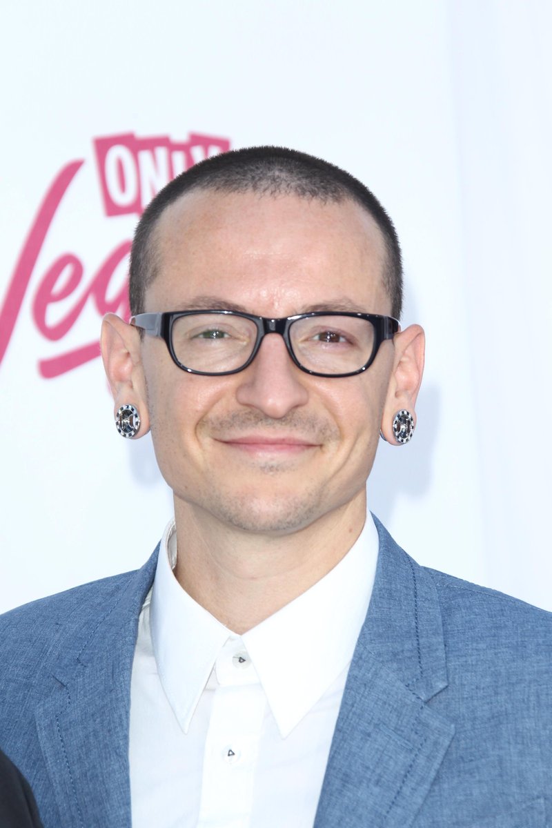 Released_in_lif's tweet photo. Chester Bennington died. R.I.P 😖😭 I'm crying 😭#pain #ChesterBennington #R.I.P https://t.co/NTMuMshsPG