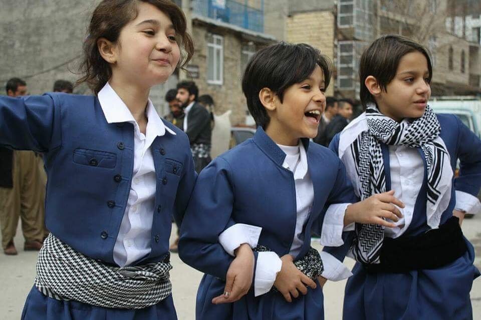 Cute Kurdish girls and boy in traditional Kurdish male dresses dancing in #Kermashan #Kurdistan 😍😘