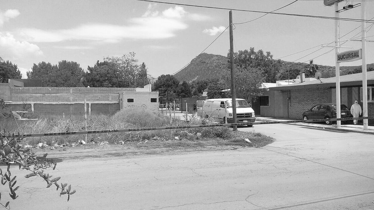 elguardianmx's tweet photo. Se localiza cuerpo desmembrado en interior de tambo de basura en entrada a Fracc. Residencial La Nogalera #Saltillo #RamosArizpe https://t.co/sUvrv5IRfE
