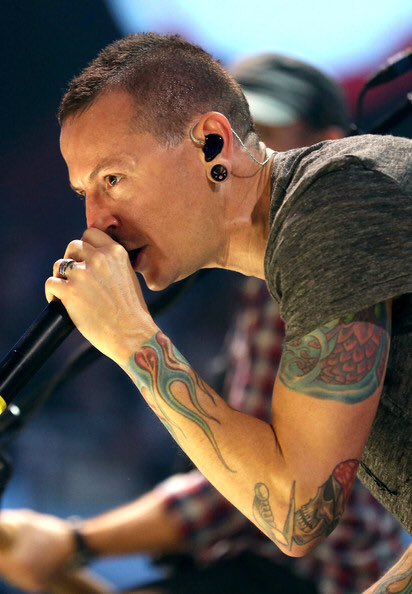 MrDeeSaque's tweet photo. Rest in Peace to a true legend and a musical genius in Chester Bennington!!! #LinkinPark #restinpeace #rip #blessed #faith #youaremissed🙏🏼🙌🏼 https://t.co/ar9Xj2kHHb
