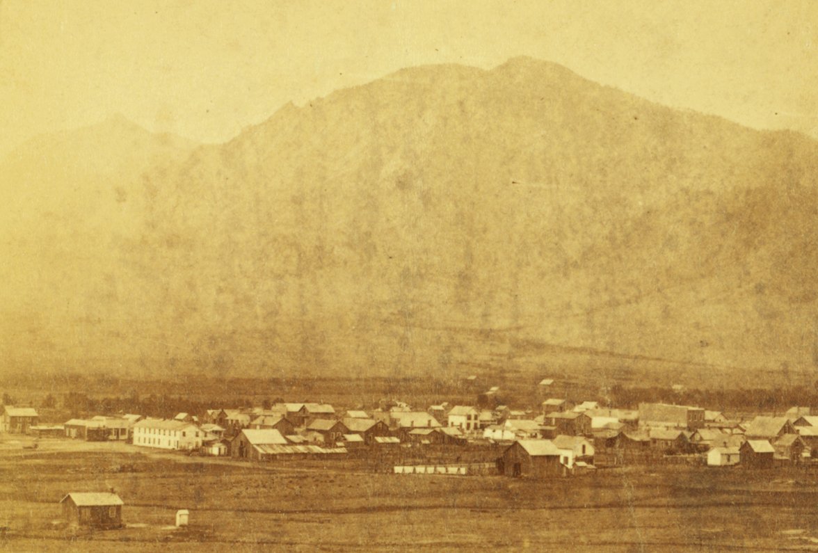 bouldercolorado's tweet photo. #TBT: Founded in 1871, settlers came to #Boulder seeking gold but stayed for the majestic backdrop https://t.co/PtntnulyrB
