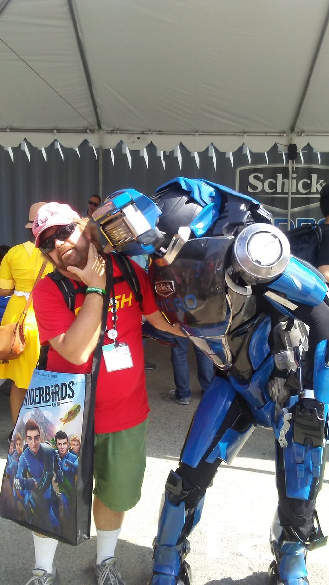 PoorLivesMatt3r's tweet photo. #hdyroscape got shaved by #hydrobot @schickhydro in interactiveZone near @PetcoPark for @OutsideConicCon https://t.co/CcYzRUqIJt