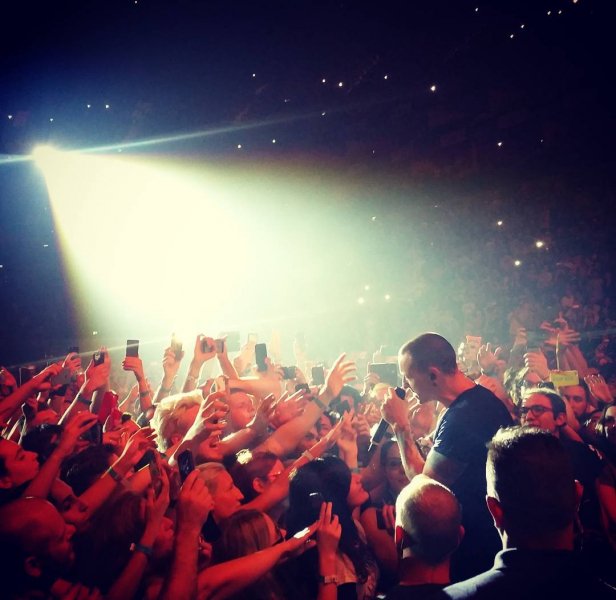 LPLive's tweet photo. Thank you for everything, Chester. You changed our lives.

A goodbye note from us to our hero, Chester Bennington: https://t.co/m5YsIIp7uz https://t.co/ae5r7zxPqe