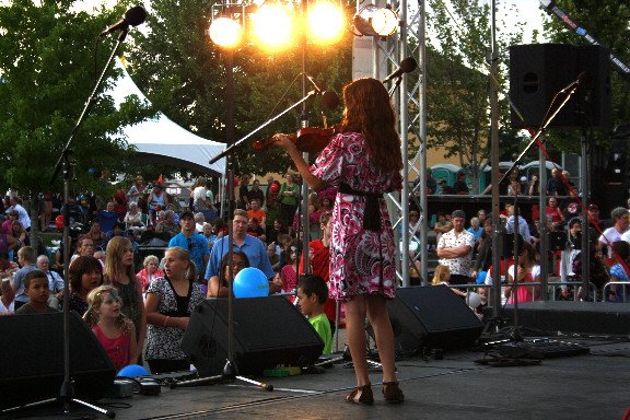 RoyalHotelCHWK's tweet photo. https://t.co/JfD7MRBVIX In town for Party in the Park? Make it a weekend with our Last-Minute deals! Downtown Chilliwack BIA #SleepRoyal https://t.co/Hd0WRz6w8w