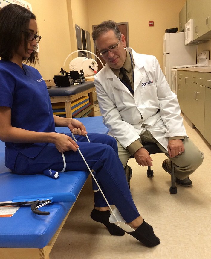 ConcordeCareer's tweet photo. #ConcordeMiramar #OccupationalTherapyAssistant #SockAid demo. #HandsOnTraining for a new career: https://t.co/BpX7W8Tgdj . #CareerPrep https://t.co/h4YpxuV9Yr