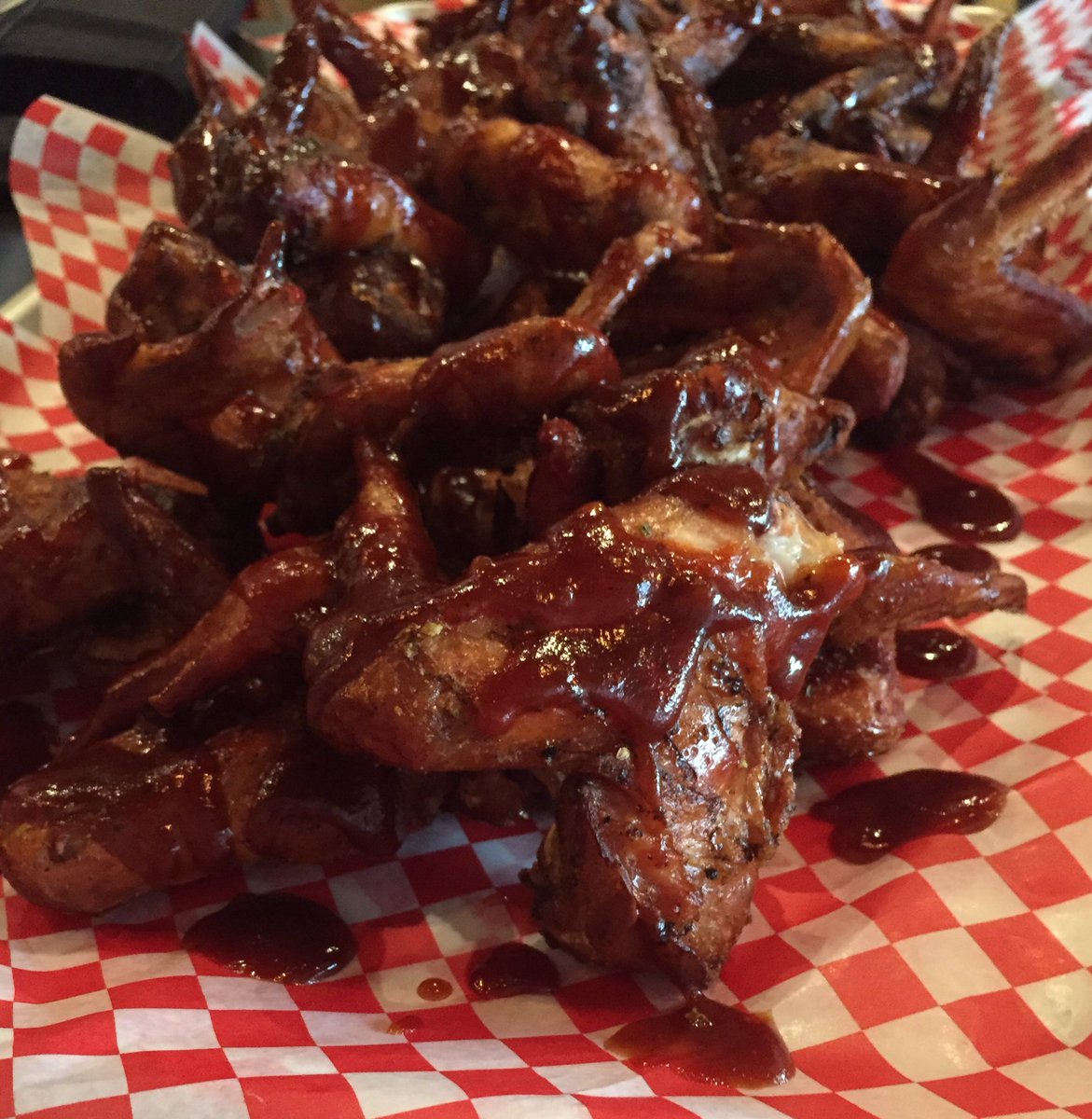 ssbbqhouse's tweet photo. SSBBQ has you covered for your pre-game dinner & drinks! #authenticwoodfiredbarbecue #Ticats #HamOnt #ribs #wings #redneckpoutine #beer https://t.co/rDxxzZIbT2