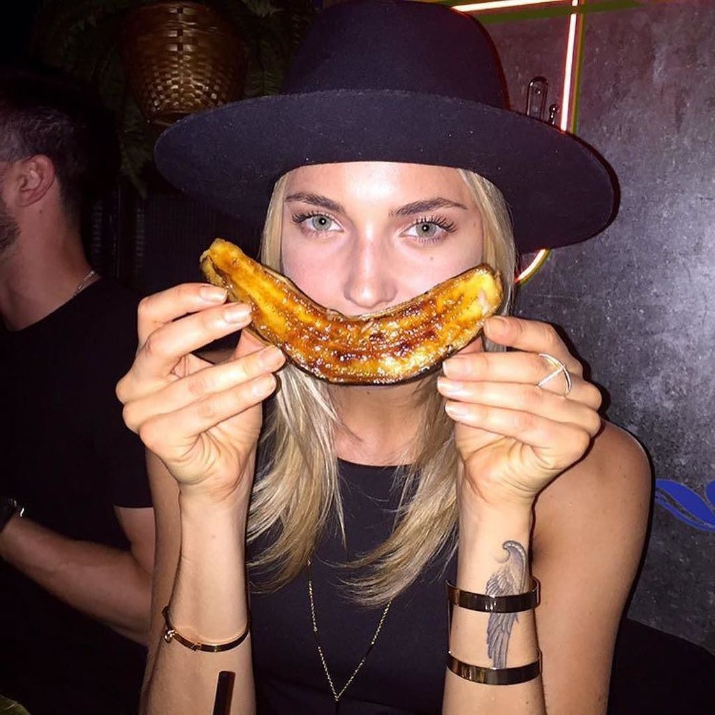 JeepneyNYC's tweet photo. Smile you're on kamayan camera 🍌
📷 @hot.girls.eating #KamayanNight https://t.co/zvxQQ37e7o