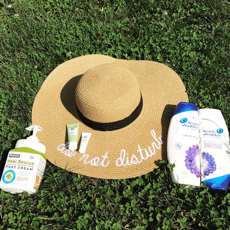 DesignHamptons's tweet photo. I got a free box from @influenster - these are my favorite #summer go to #beauty products!!  #hsxtarget #gotitfree https://t.co/mt8lWdbXEH