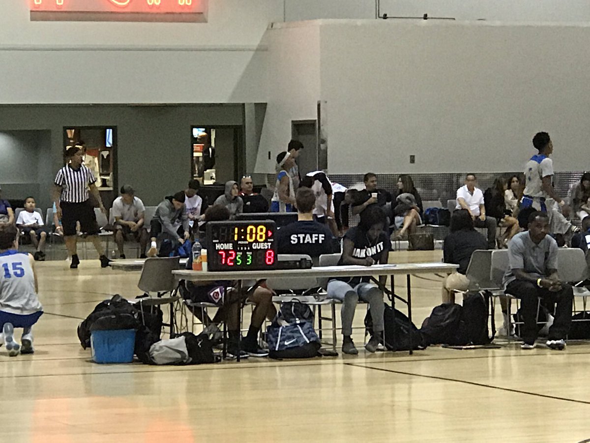 Alex_B2C's tweet photo. Walked in the gym and saw this score for HS AAU Game. Time for the parents to invest in another sport. 🤦🏽‍♂️ #WTH #itgotbad #maskoff https://t.co/dkEZ3HHs3A